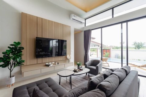 Villa in Pran Buri, Thailand 3 bedrooms № 117119 - photo 7