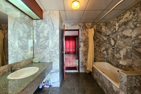 Condo in Cha-am, Thailand, 4 bedrooms № 173112 - photo 21