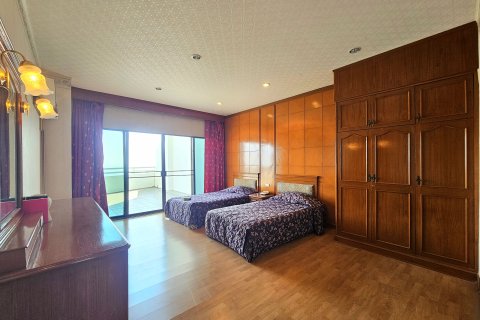 Condo in Cha-am, Thailand, 4 bedrooms № 173112 - photo 5