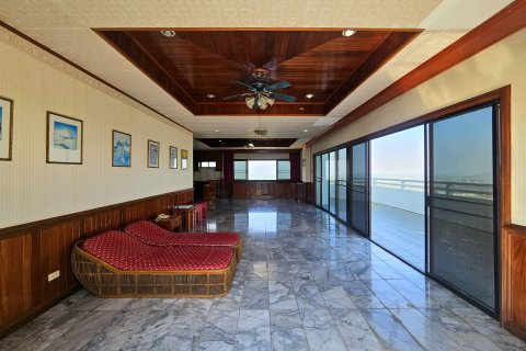 Condo in Cha-am, Thailand, 4 bedrooms № 173112 - photo 2