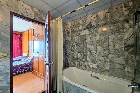 Condo in Cha-am, Thailand, 4 bedrooms № 173112 - photo 22