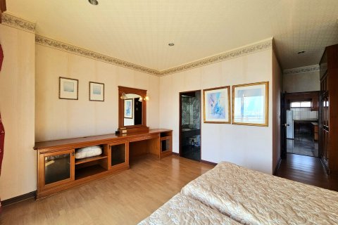 Condo in Cha-am, Thailand, 4 bedrooms № 173112 - photo 17