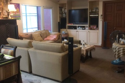 Condo in Bang Na, Bangkok, Thailand, 3 bedrooms № 145793 - photo 6