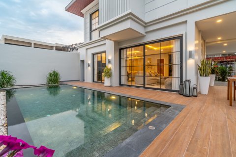 Villa in Pattaya, Thailand 4 bedrooms № 134163 - photo 2