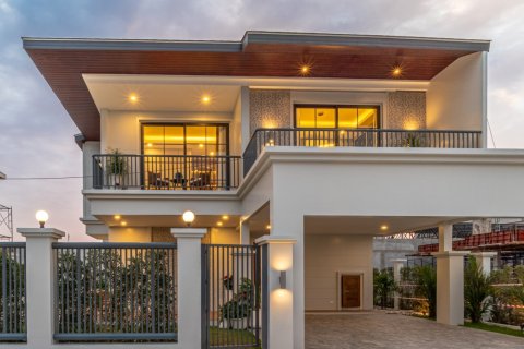 Villa in Pattaya, Thailand 4 bedrooms № 134163