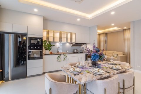 Villa in Pattaya, Thailand 4 bedrooms № 134163 - photo 11