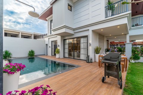 Villa in Pattaya, Thailand 4 bedrooms № 134163 - photo 6