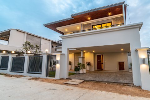 Villa in Pattaya, Thailand 4 bedrooms № 134163 - photo 22
