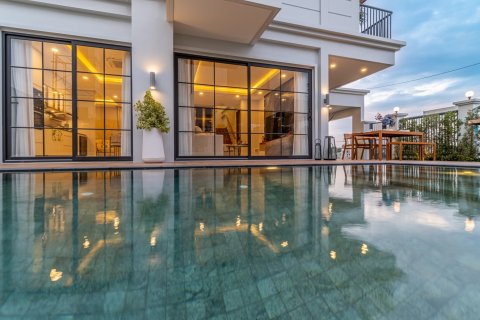 Villa in Pattaya, Thailand 4 bedrooms № 134163 - photo 4