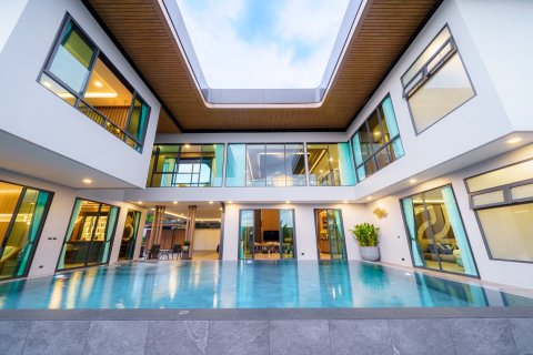 Villa à Pattaya, Thaïlande 6 chambres № 134159