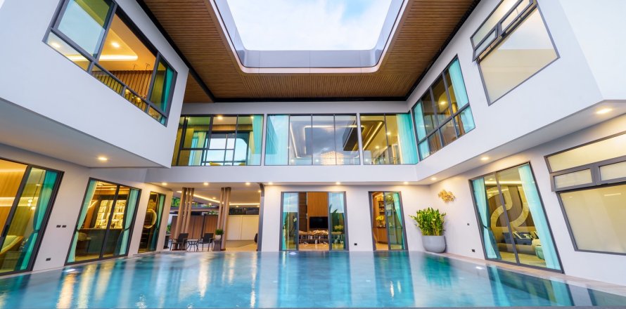 Villa in Pattaya, Thailand 6 bedrooms № 134159