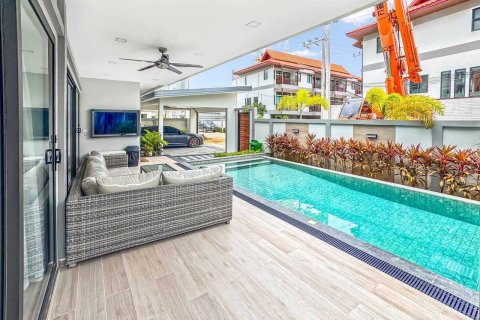 Villa à Pattaya, Thaïlande 4 chambres № 134161 - photo 2