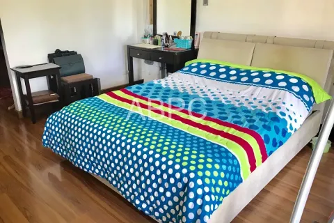 Casa de 4 dormitorios en Pattaya, Tailandia № 211998 - foto 10