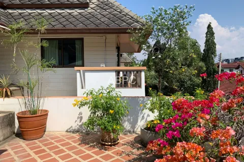 Casa de 4 dormitorios en Pattaya, Tailandia № 211998 - foto 6