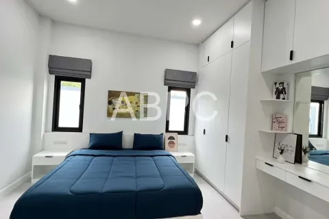 Casa de 4 dormitorios en Pattaya, Tailandia № 211996 - foto 3
