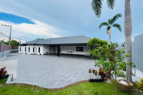 Дом в Паттайе, Таиланд с 7 спальнями № 140757 - фото 1