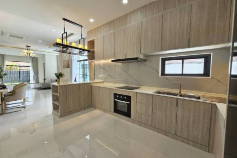 Villa in Pattaya, Thailand 4 bedrooms № 173029 - photo 7