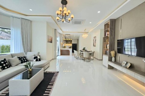 Villa in Pattaya, Thailand 4 bedrooms № 173029 - photo 2