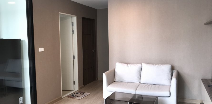 Condo in Bang Kho Laem, Bangkok, Thailand, 2 bedrooms  № 137027
