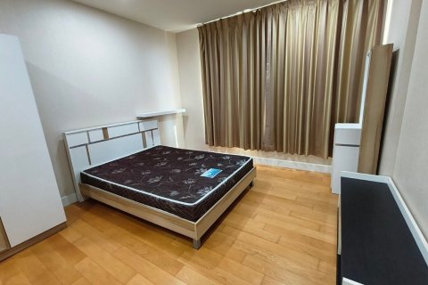 Кондоминиум с 3 спальнями в Кхлонг Сане, Бангкок, Таиланд № 137029 - фото 25