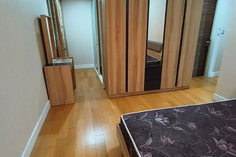 Кондоминиум с 3 спальнями в Кхлонг Сане, Бангкок, Таиланд № 137029 - фото 16