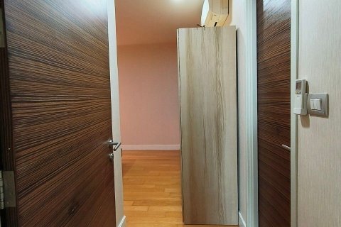 Кондоминиум с 3 спальнями в Кхлонг Сане, Бангкок, Таиланд № 137029 - фото 13