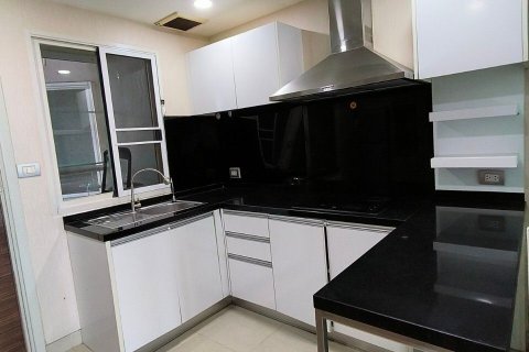 Кондоминиум с 3 спальнями в Кхлонг Сане, Бангкок, Таиланд № 137029 - фото 9