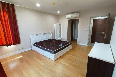 Кондоминиум с 3 спальнями в Кхлонг Сане, Бангкок, Таиланд № 137029 - фото 24