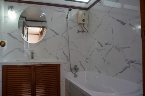 Condo in Watthana, Bangkok, Thailand, 2 bedrooms № 155222 - photo 17