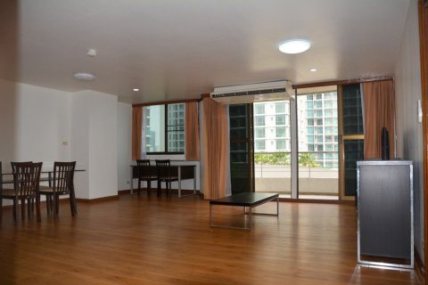 Condo in Watthana, Bangkok, Thailand, 2 bedrooms № 155222 - photo 4