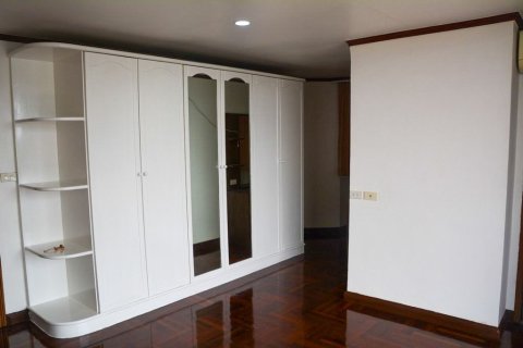 Condo in Watthana, Bangkok, Thailand, 2 bedrooms № 155222 - photo 14