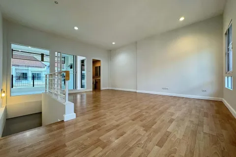 Дом в Банг Кхене, Бангкок, Таиланд с 3 спальнями № 155223 - фото 2