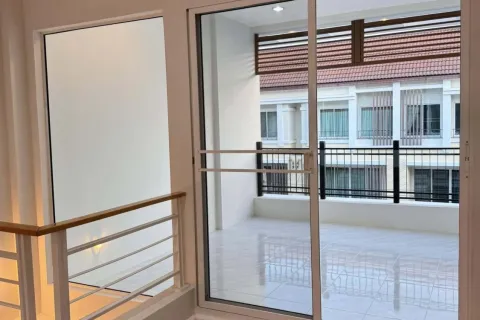 Дом в Банг Кхене, Бангкок, Таиланд с 3 спальнями № 155223 - фото 3