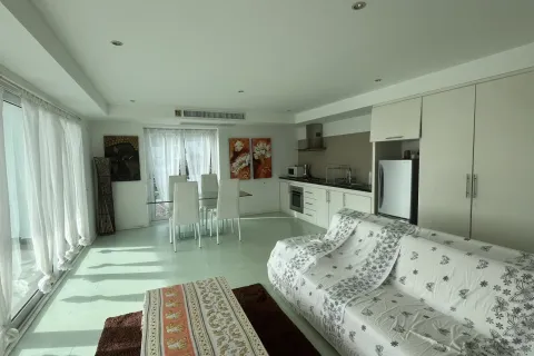 Condo in Phuket, Thailand, 2 bedrooms  № 155219 - photo 1