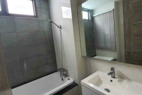Condo in Khlong Toei, Bangkok, Thailand, 2 bedrooms  № 154323 - photo 8