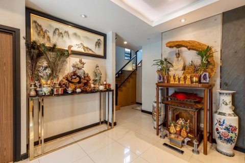 House in Bangkok, Thailand 4 bedrooms № 168997 - photo 13