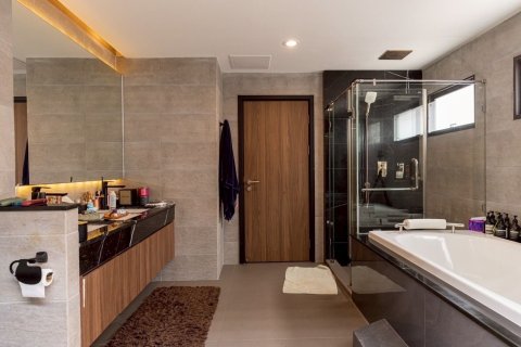 House in Bangkok, Thailand 4 bedrooms № 168997 - photo 27