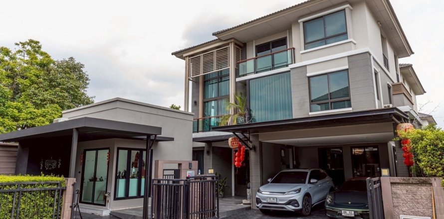 House in Bangkok, Thailand 4 bedrooms № 168997