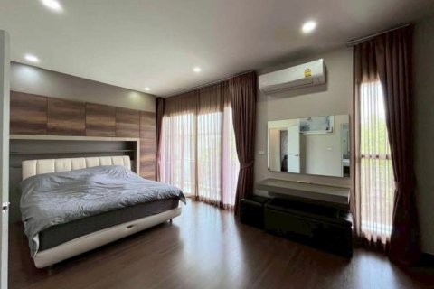 House in Bang Kaeo, Thailand 4 bedrooms № 168993 - photo 3