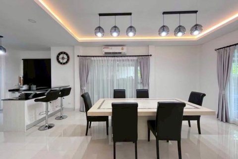 House in Bang Kaeo, Thailand 4 bedrooms № 168993 - photo 2