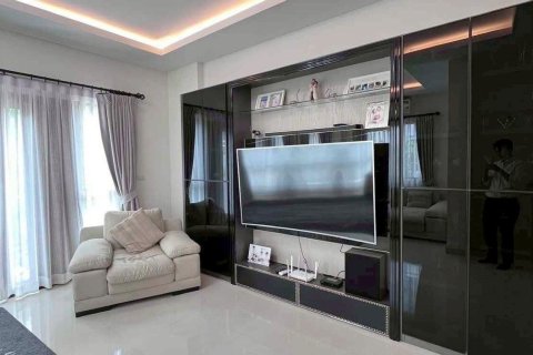 House in Bang Kaeo, Thailand 4 bedrooms № 168993 - photo 9