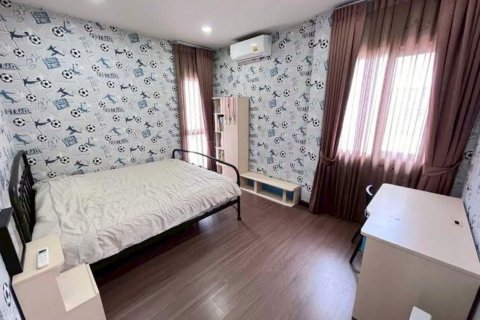 House in Bang Kaeo, Thailand 4 bedrooms № 168993 - photo 14