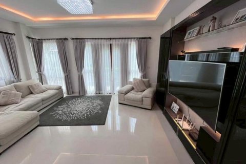 House in Bang Kaeo, Thailand 4 bedrooms № 168993 - photo 6
