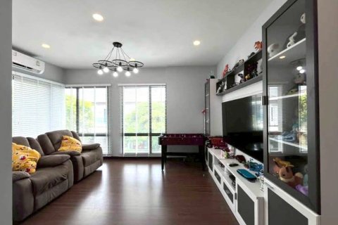 House in Bang Kaeo, Thailand 4 bedrooms № 168993 - photo 12