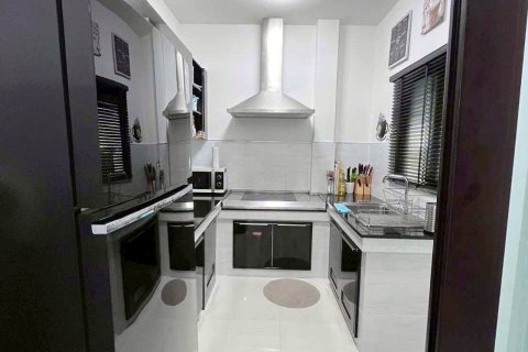 House in Bang Kaeo, Thailand 4 bedrooms № 168993 - photo 11