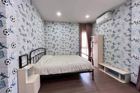 House in Bang Kaeo, Thailand 4 bedrooms № 168993 - photo 4