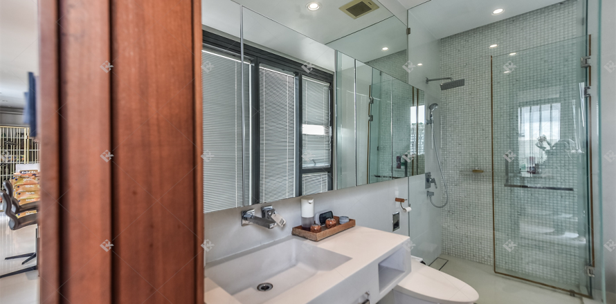 Condo à Bangkok, Thaïlande, 3 chambres № 188353