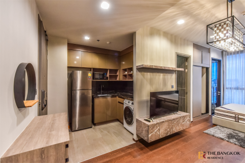 Condo in Bangkok, Thailand, 1 bedroom  № 184256 - photo 2