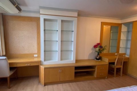 Condo in Bangkok, Thailand, 2 bedrooms  № 157736 - photo 3