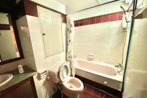 Condo in Bangkok, Thailand, 2 bedrooms  № 157736 - photo 13